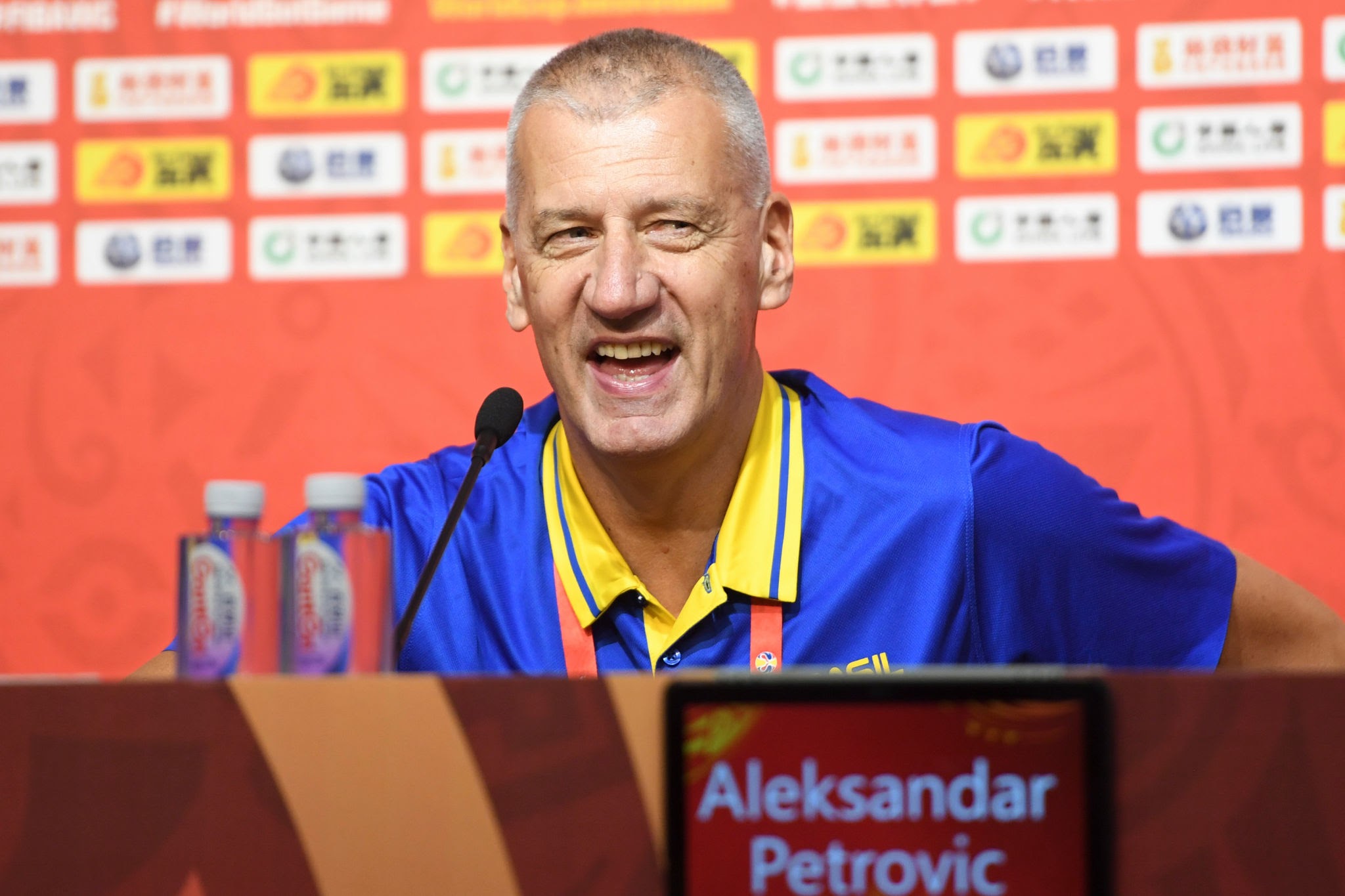 Aco Petroviç lavdëron një kombëtare, dhe nuk është Serbia!