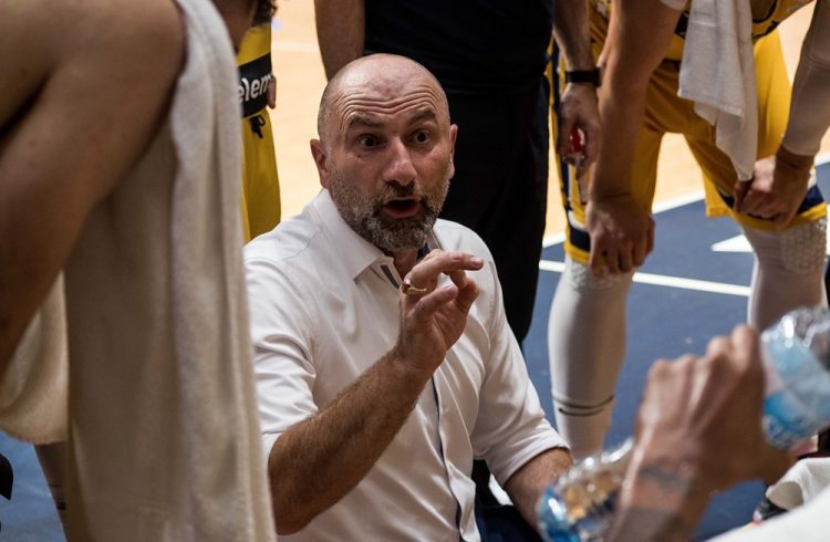 Trajneri i Bosnjës kritikon ashpër lojtarët që refuzuan Eurobasketin: Çfarë miu je ti, çfarë frikacaku… Trajneri i Bosnjës kritikon ashpër lojtarët që refuzuan Eurobasketin: Çfarë miu je ti, çfarë frikacaku…