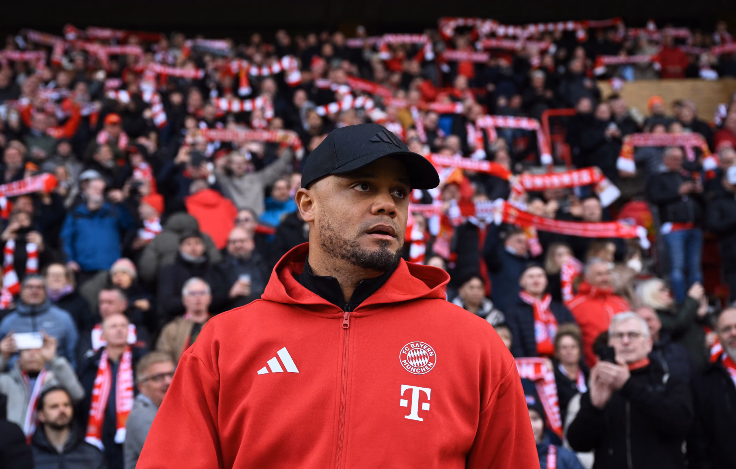 Gazetari qipriot e pyet për logon e Pafos, Kompany befason me përgjigjen