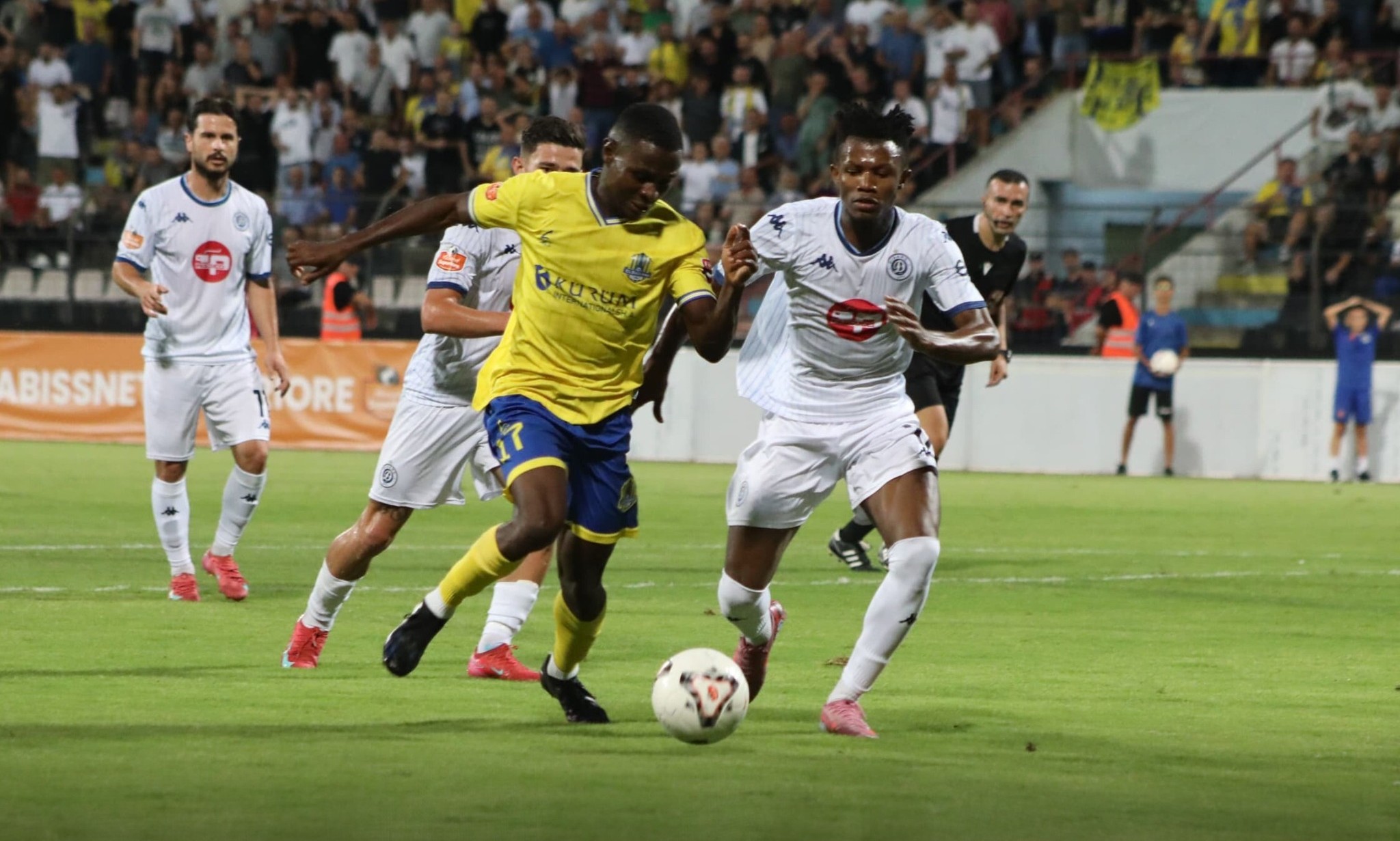 Elbasani triumfon në fund: Dinamo bie me 10 lojtarë – Teuta dhe Vora ndajnë pikët pas mospërmbushjes Elbasani triumfon në fund: Dinamo bie me 10 lojtarë – Teuta dhe Vora ndajnë pikët pas mospërmbushjes