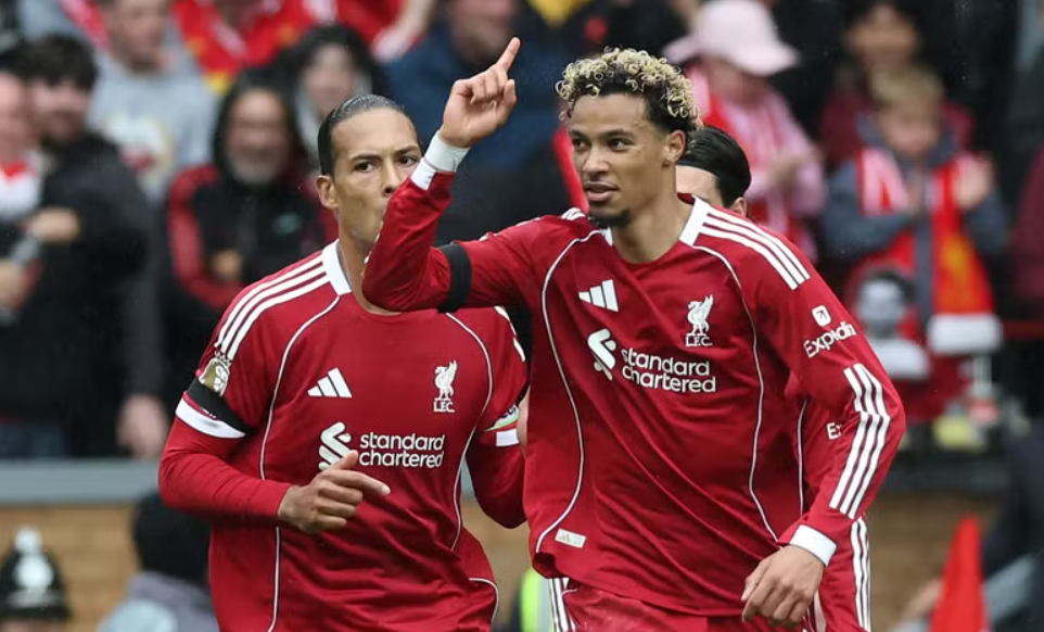 Liverpool vazhdon startin perfekt me fitore ndaj Evertonit në derbin e Merseyside Liverpool vazhdon startin perfekt me fitore ndaj Evertonit në derbin e Merseyside