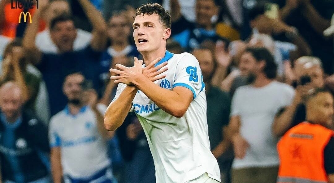 Pavard debuton me gol te Marseille, feston me shqiponjën shqiptare Pavard debuton me gol te Marseille, feston me shqiponjën shqiptare